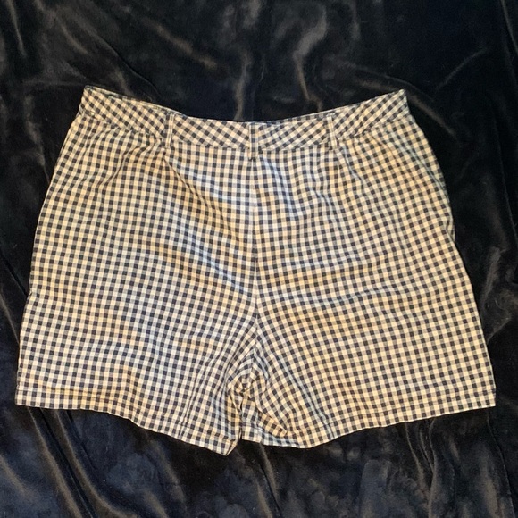 Black and cream checked plaid high waisted shorts - Picture 2 of 2